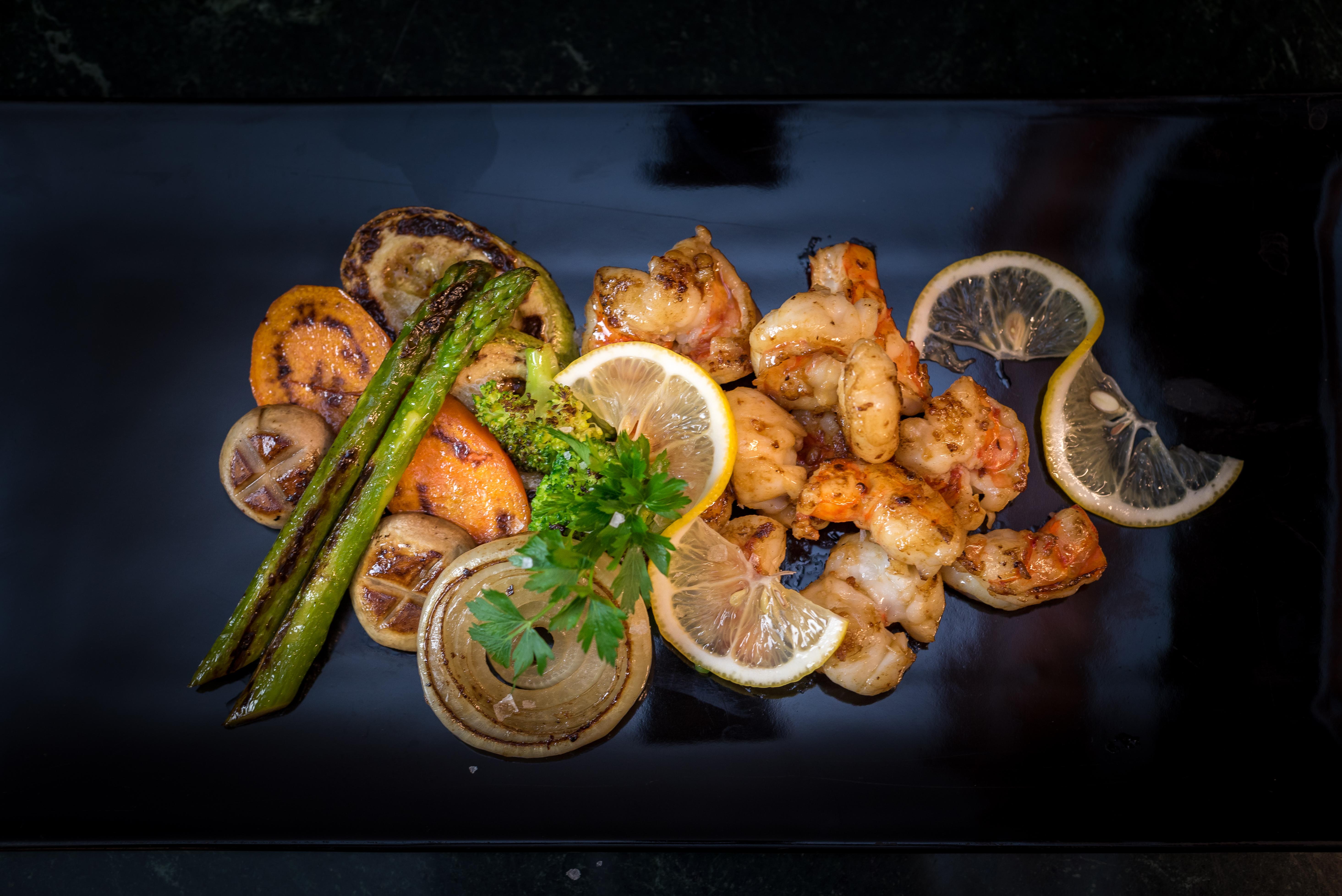 Kempinski Hotel Grand Arena Bansko Eksteriør billede Grilled shrimp with lemon and asparagus