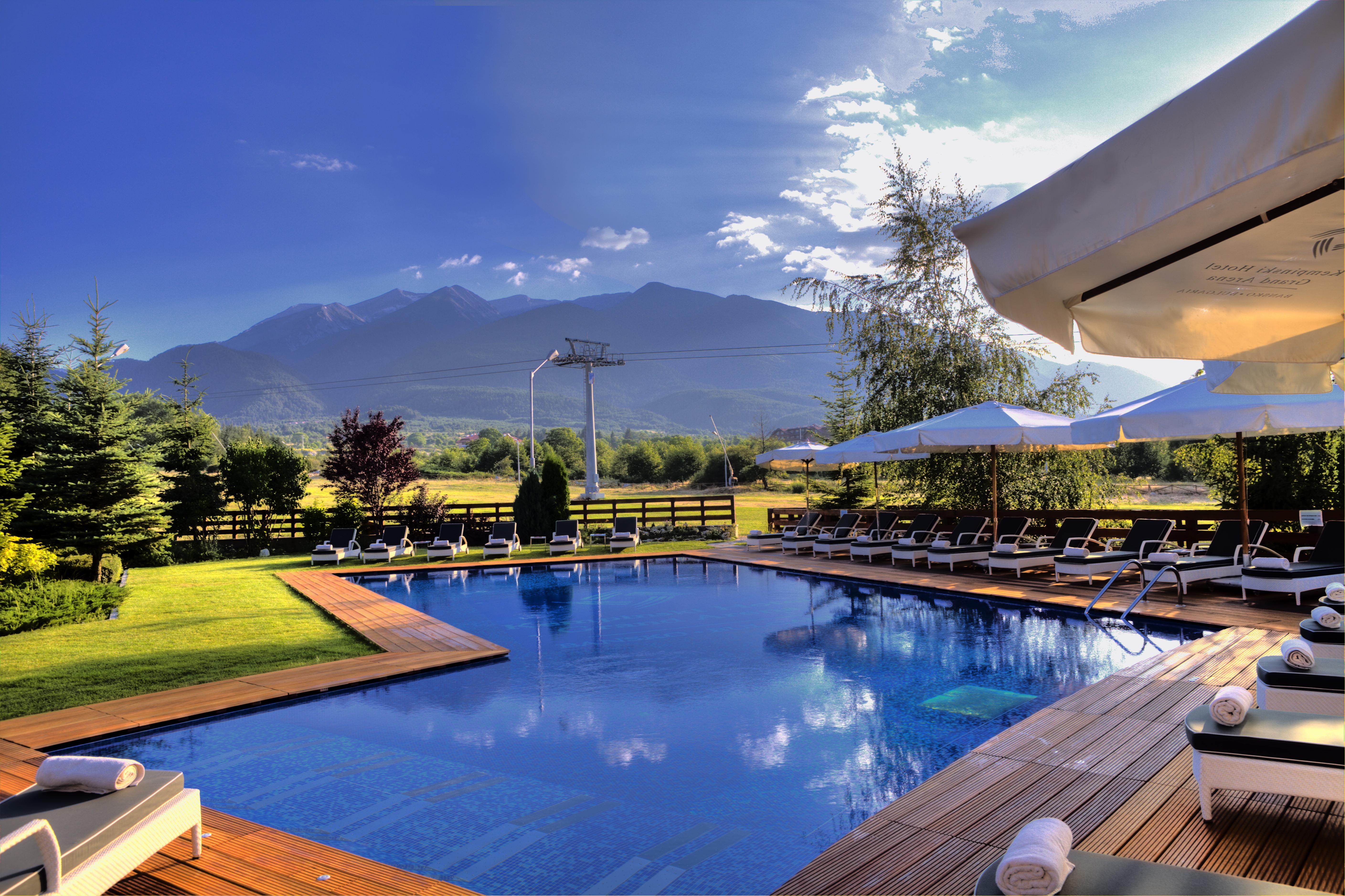 Kempinski Hotel Grand Arena Bansko Eksteriør billede The swimming pool at the Hotel Axelmannstein
